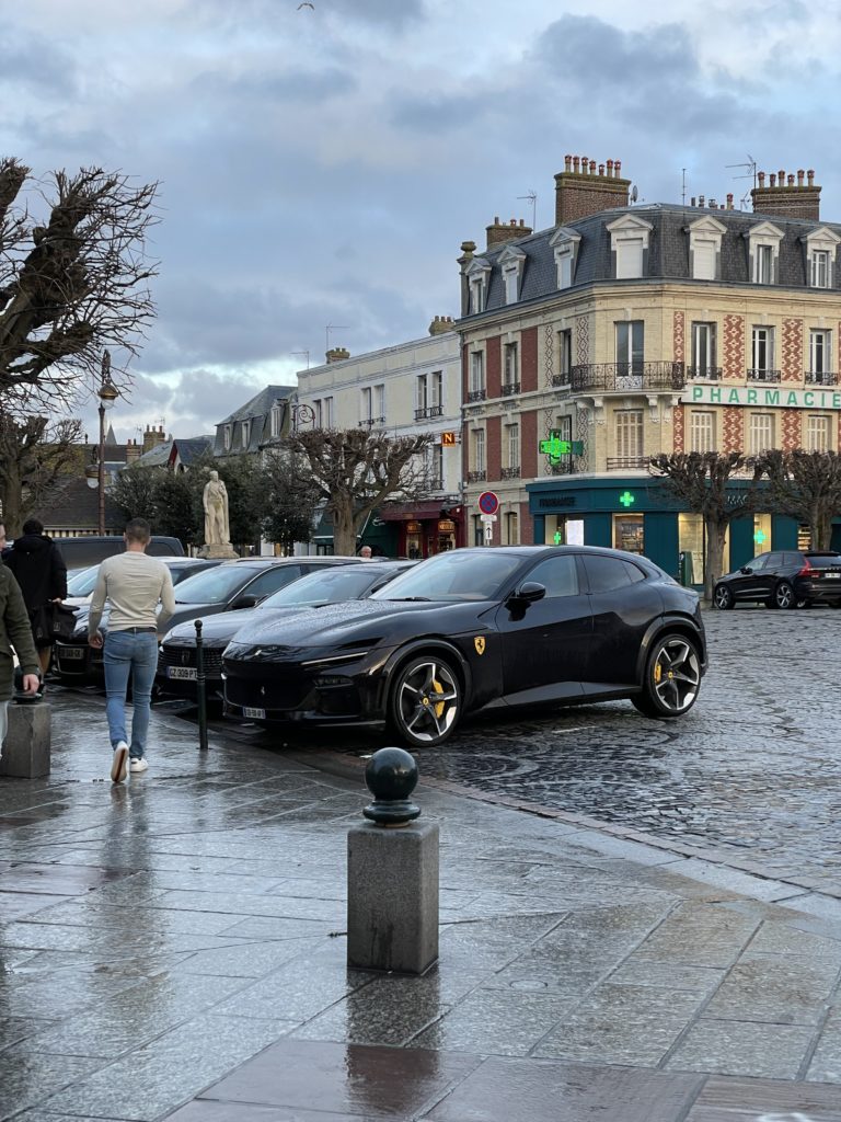 Ferrari Purosangue Place Morny